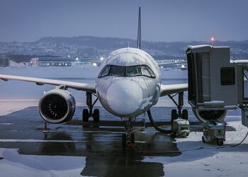 Flughafen im Winter - Schnee Glatteis