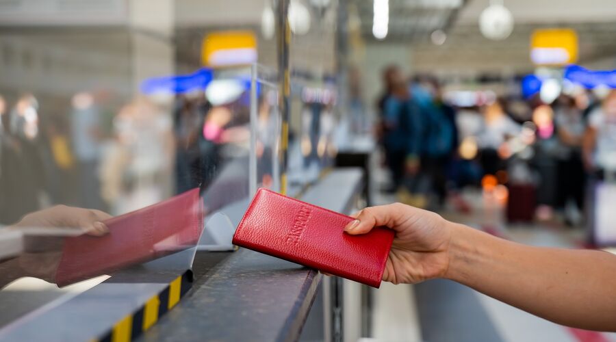 EES-Grenzkontrolle an einem Flughafen im Schengenraum