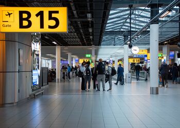 Flugbegleiter legen Arbeit nieder Streiks bei Lufthansa auch am Mittwoch und Donnerstag