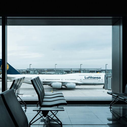 Seit Mitternacht streiken die Flugbegleiter der Lufthansa - zahlreiche Flüge dürften im Laufe des Freitags ausfallen.