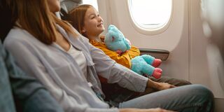 Kinder im Flugzeug