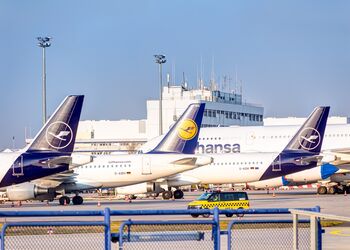 Lufthansa Flugzeuge auf dem Rollfeld