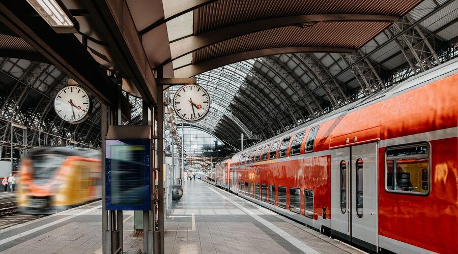 Urteil LG Koblenz: verpasster Flug - Kein Schadenersatz wegen Bahnverspätung